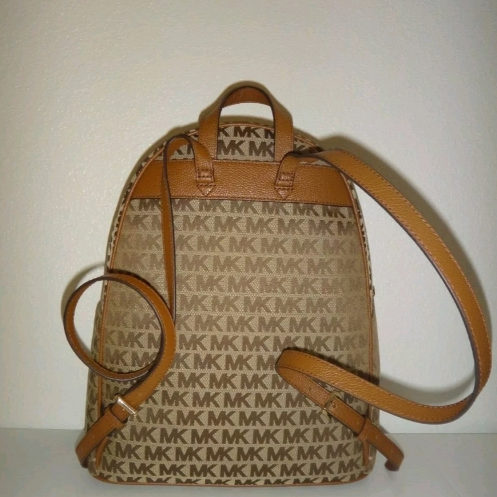 Michael Kors LG Backpack - Picture 5 of 7